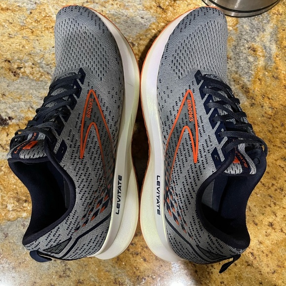 Brooks levitate 5 size 11.5 - Picture 9 of 10